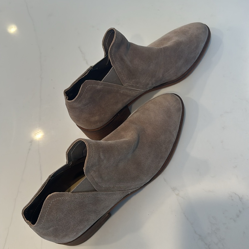 Dolce Vita booties 10 tan suede - Picture 2 of 5
